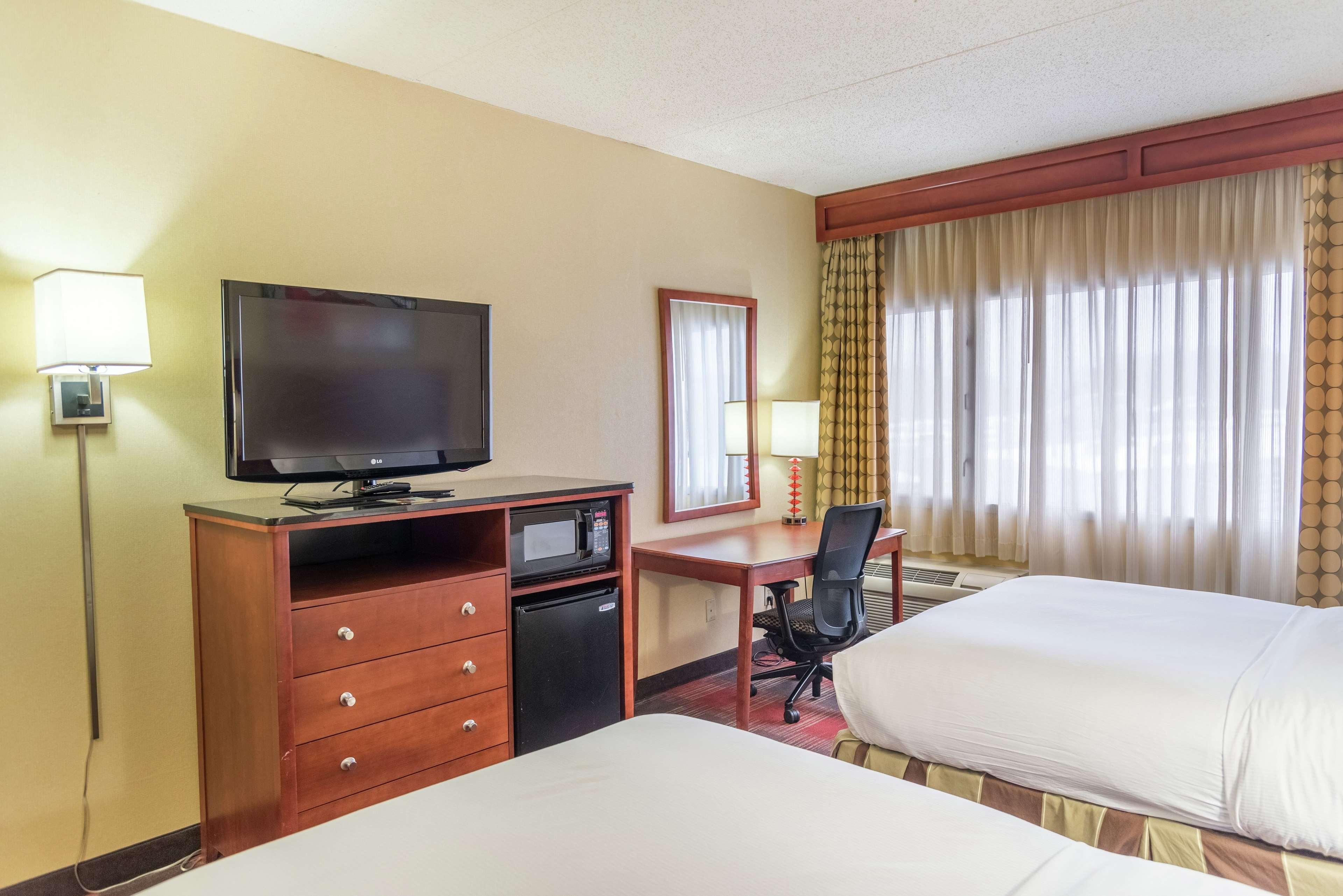 Doubletree By Hilton Holland Hotel Kültér fotó
