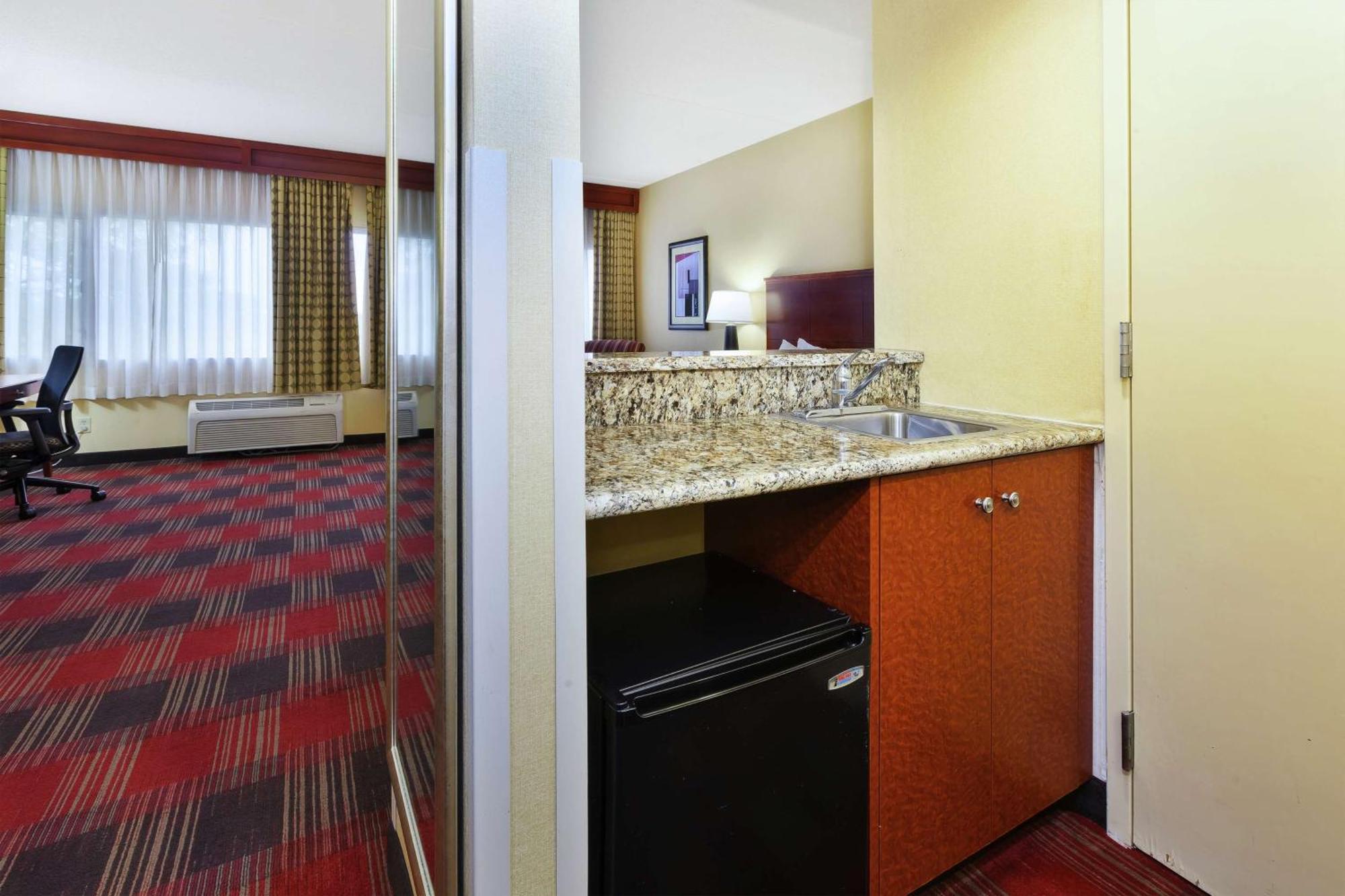 Doubletree By Hilton Holland Hotel Kültér fotó